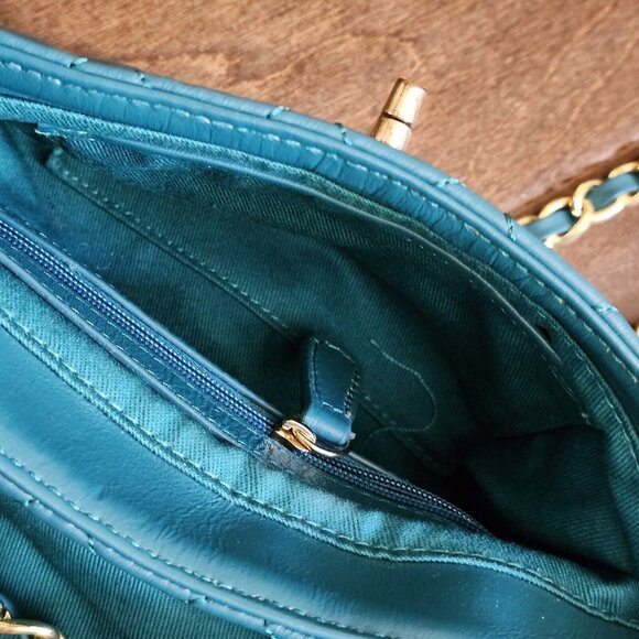 GUESS Quilted Green Leather Shoulder Bag - Picture 14 of 16